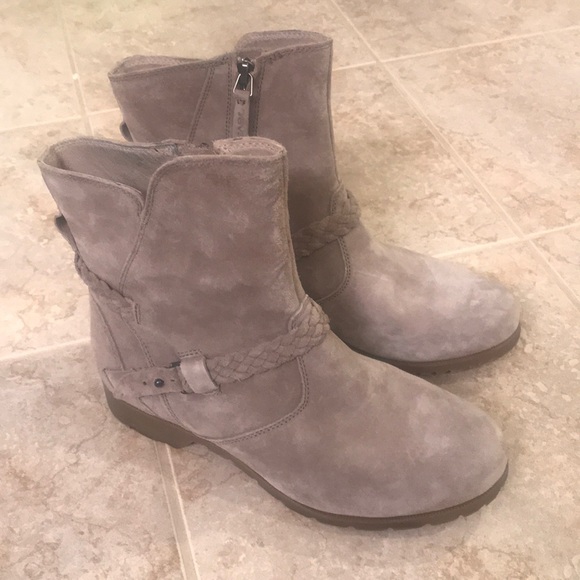teva women's delavina suede ankle boot